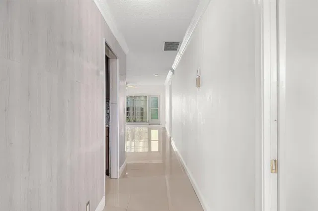 Residence photo 12