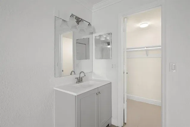 Residence photo 16