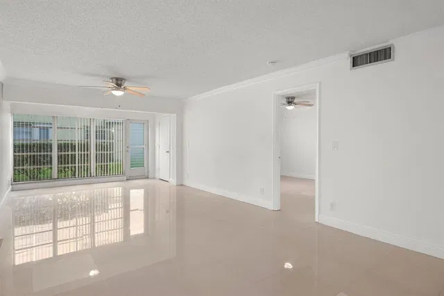 Residence photo 18
