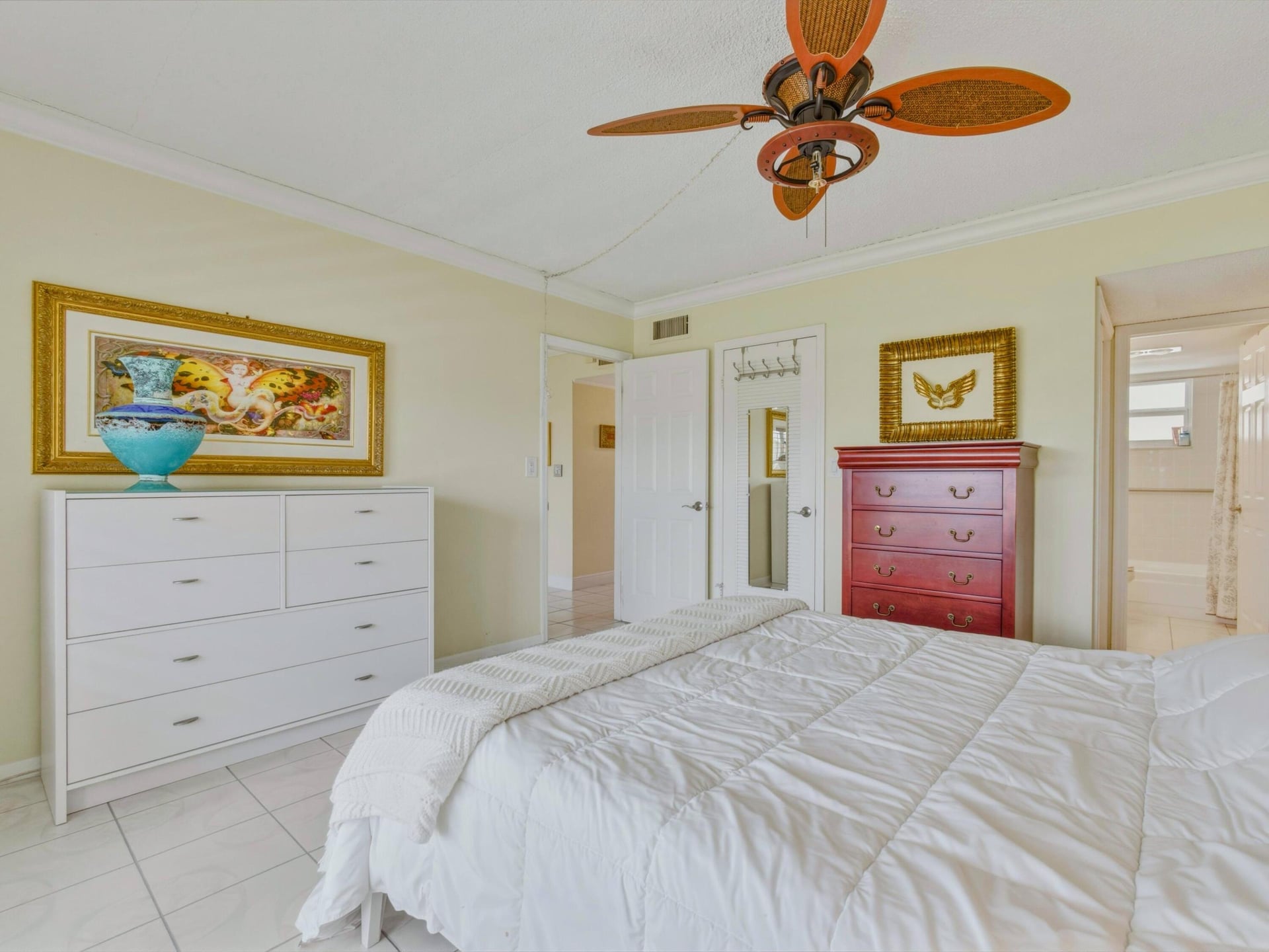 Unit 1136 photo 13