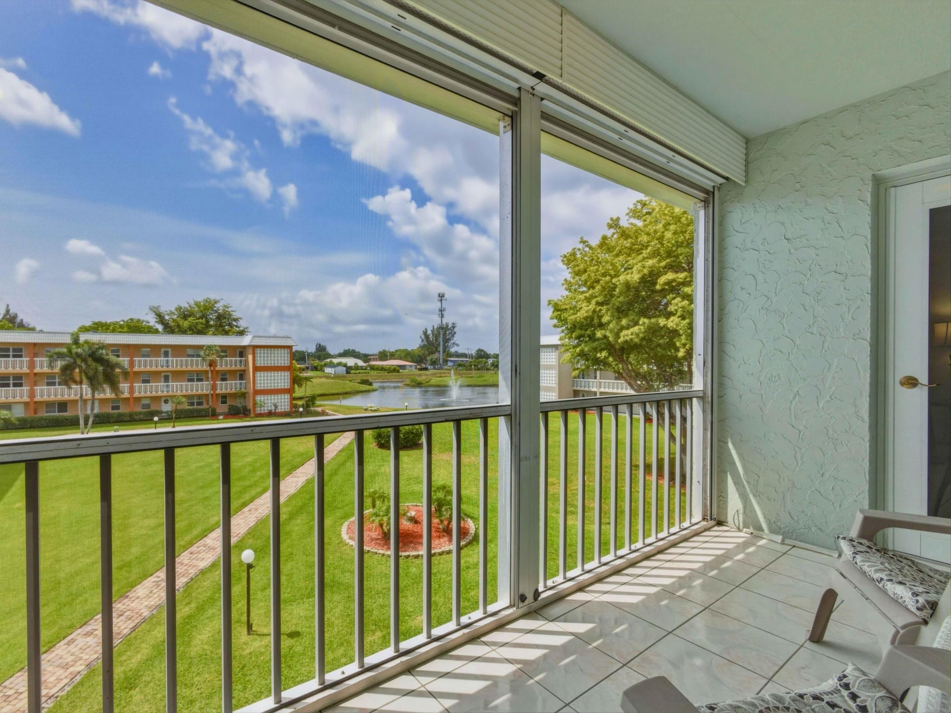 Unit 1136 photo 16