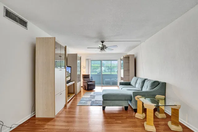  Residence photo 11