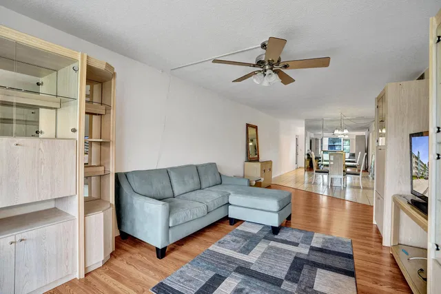  Residence photo 12