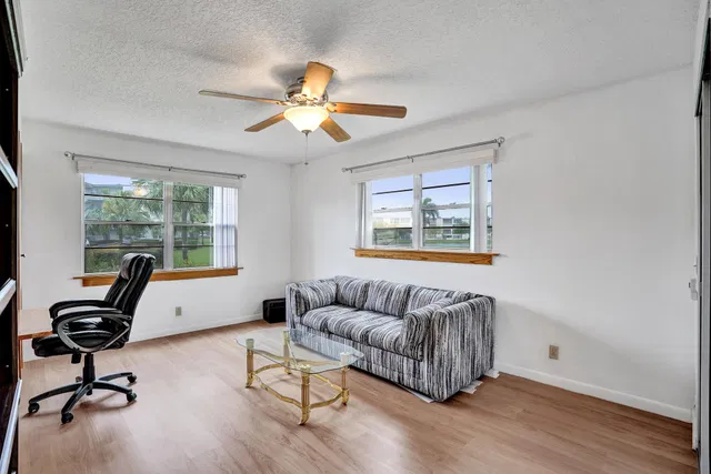 Residence photo 16