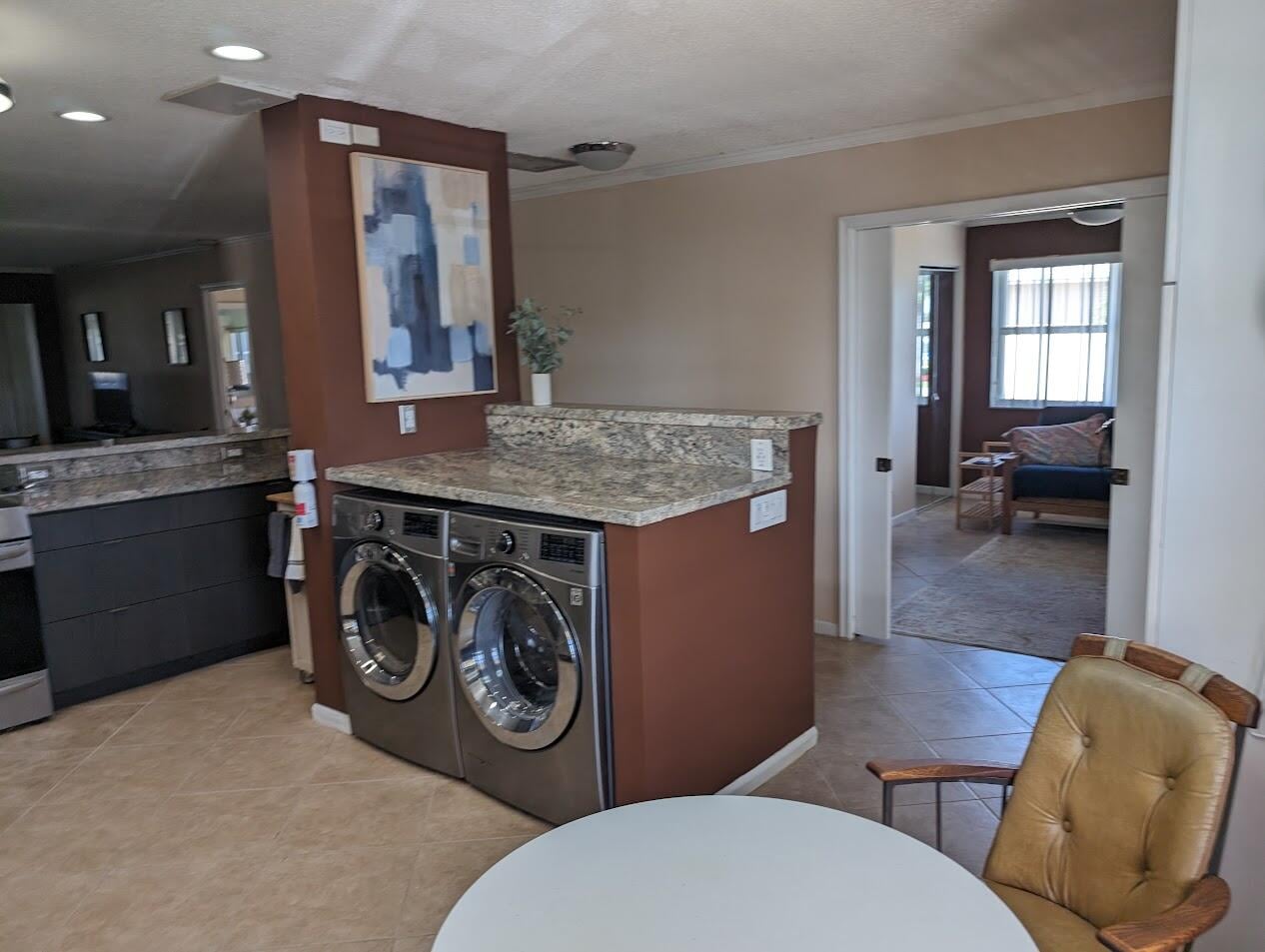 Unit 204 photo 3