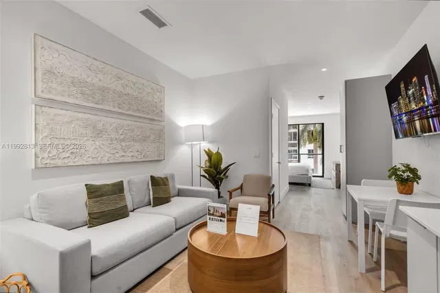 Smart Brickell 202