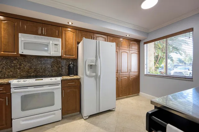 Unit Apt 101 photo 7