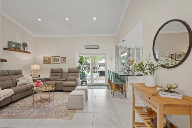  Residence photo 8