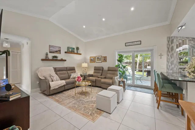  Residence photo 9