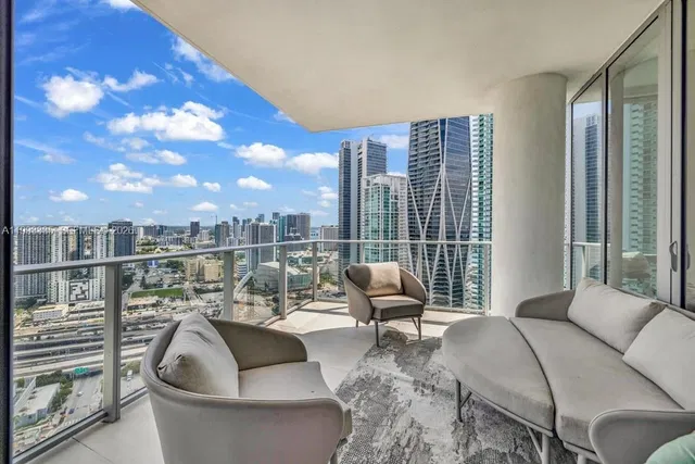 Paramount Miami Worldcenter 3401