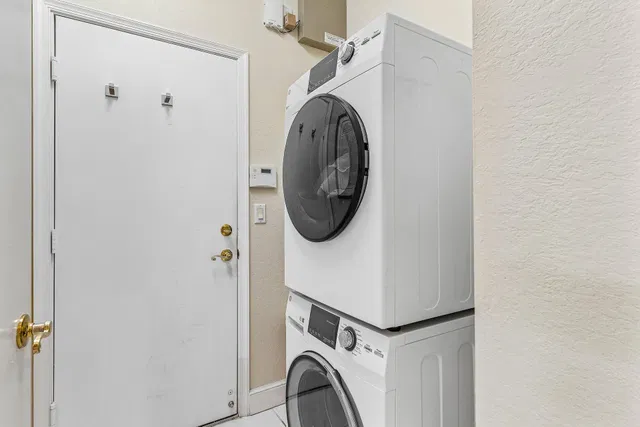Residence photo 25