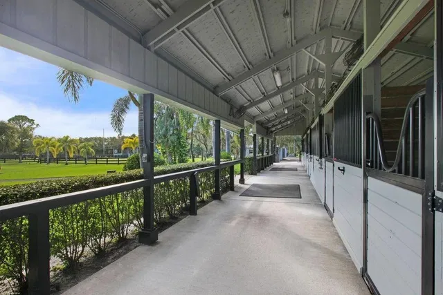 Residence photo 17