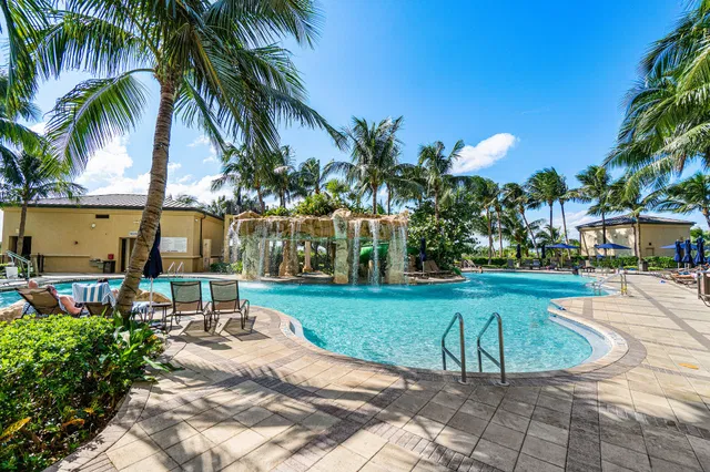 Renaissance on the Ocean Residence photo 2