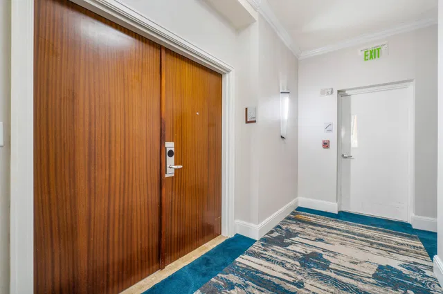 Renaissance on the Ocean Residence photo 12