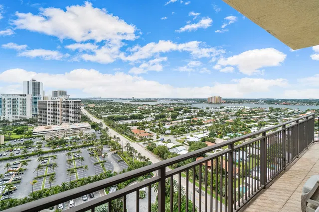 Renaissance on the Ocean Residence photo 16