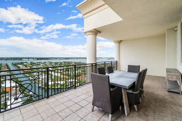 Renaissance on the Ocean Residence photo 24
