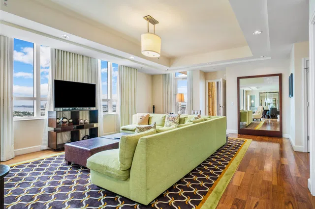 Renaissance on the Ocean Residence photo 26