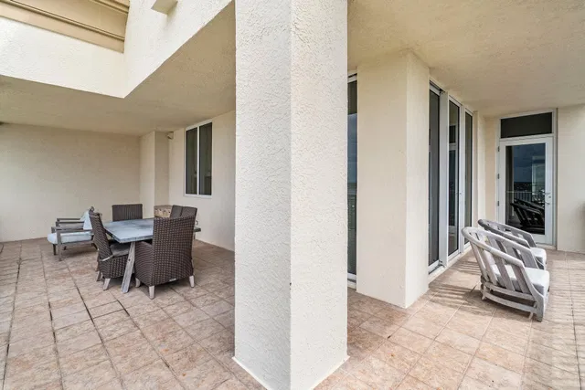 Renaissance on the Ocean Residence photo 41