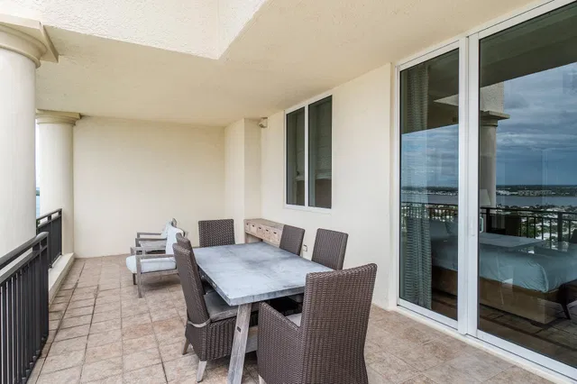 Renaissance on the Ocean Residence photo 42