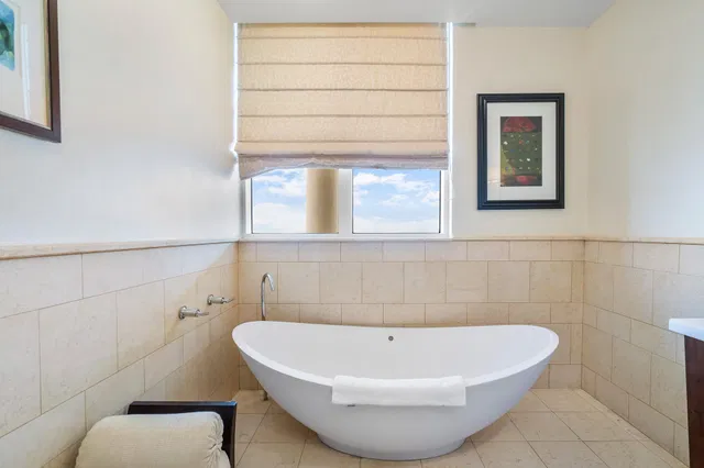 Renaissance on the Ocean Residence photo 45