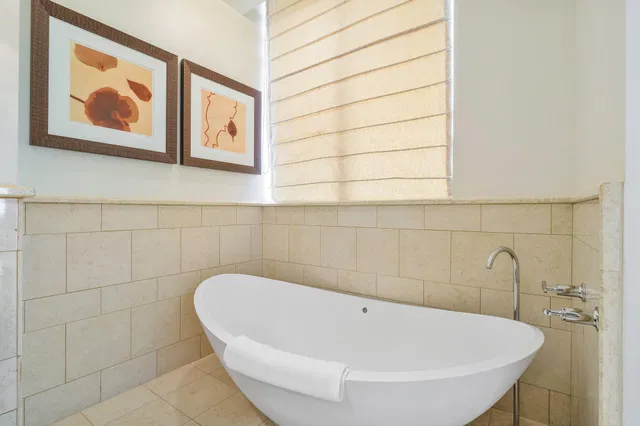 Renaissance on the Ocean Residence photo 47