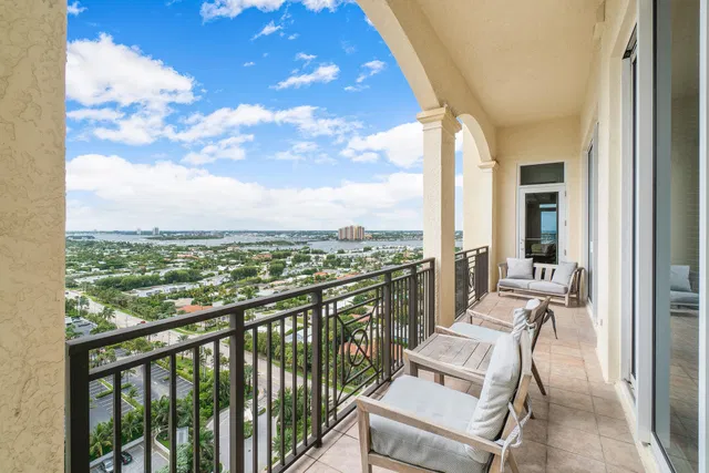 Renaissance on the Ocean Residence photo 48