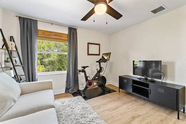 Residence photo 24