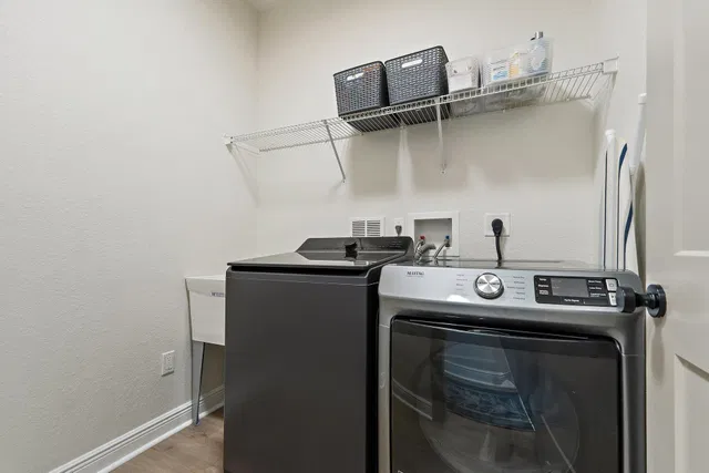 Residence photo 32