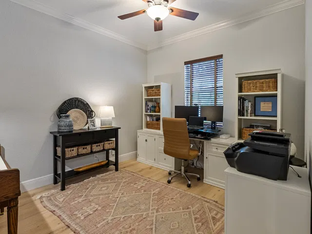 Residence photo 32