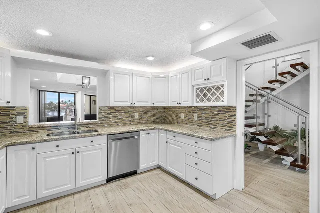 Unit 213 photo 8