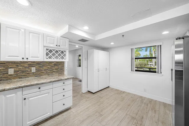 Unit 213 photo 9