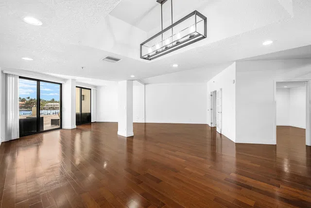 Unit 213 photo 14