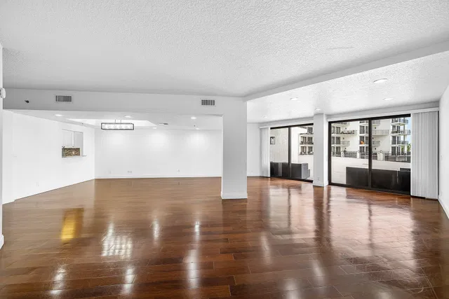 Unit 213 photo 17