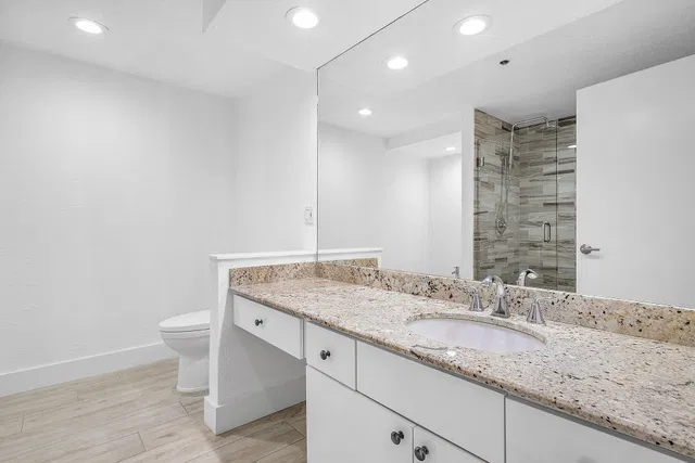 Unit 213 photo 26