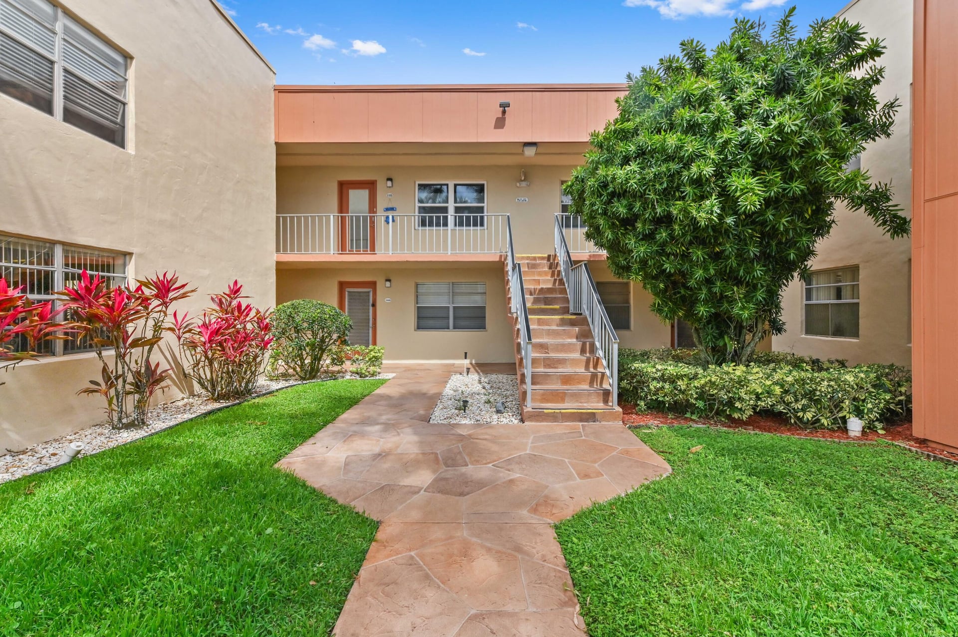 Residence photo 2
