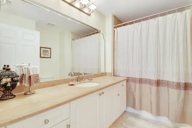 Unit 204 photo 8
