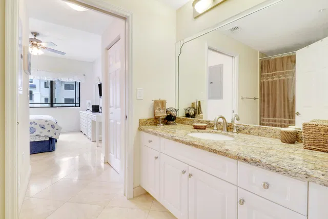 Unit 204 photo 11