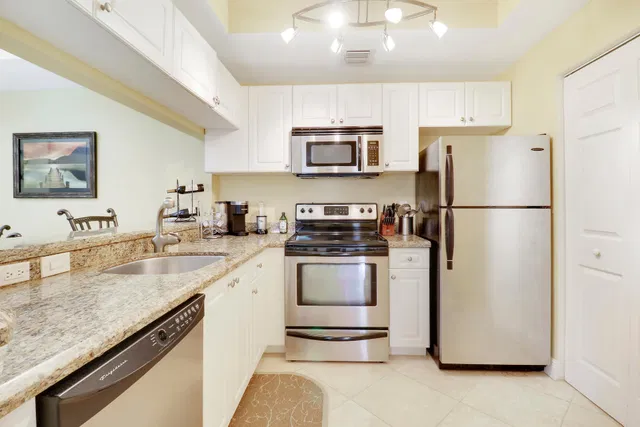 Unit 204 photo 13