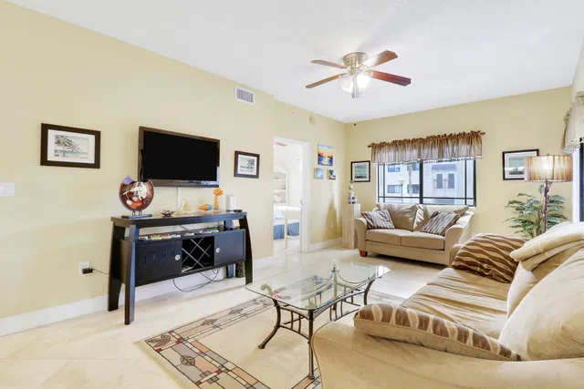 Unit 204 photo 17