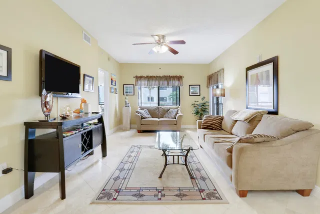 Unit 204 photo 18