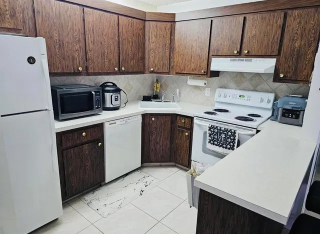 Unit C-2 photo 3