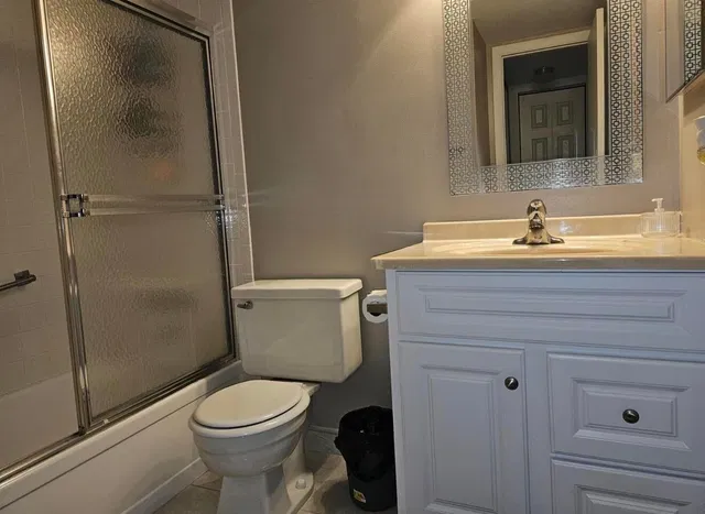 Unit C-2 photo 9