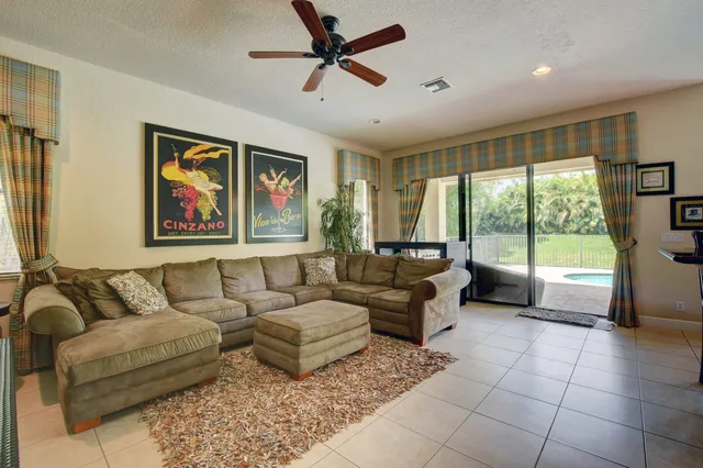 Residence photo 8