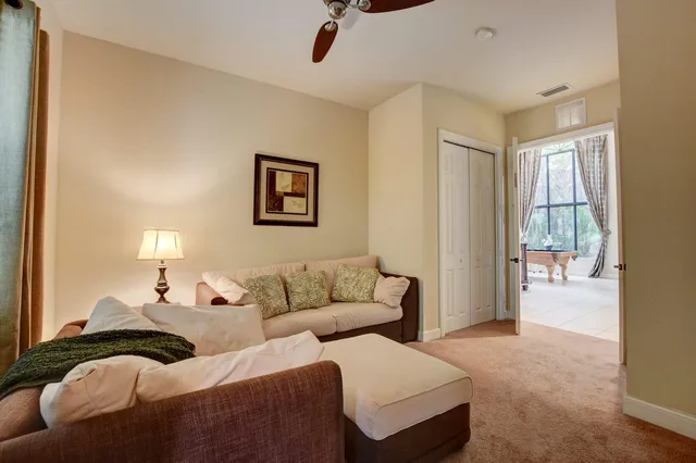 Residence photo 9