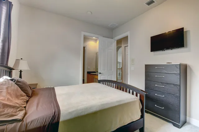 Residence photo 17