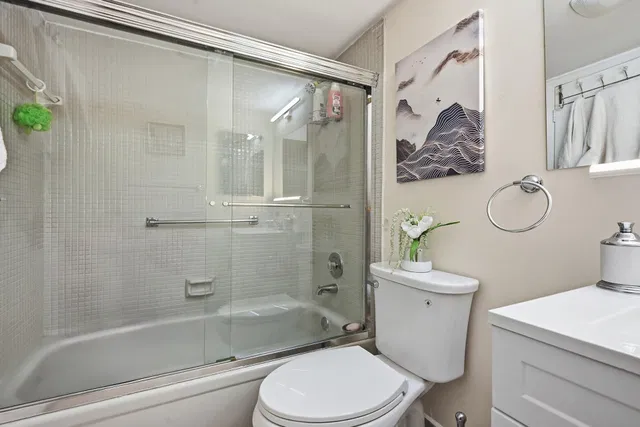 Unit H photo 15
