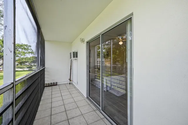 Unit H photo 18