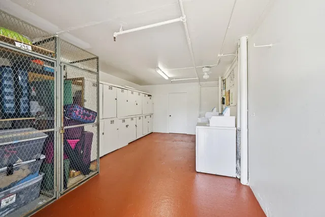 Unit H photo 21