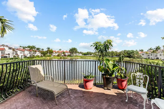 Palm Trail Delray Beach Residence photo 24