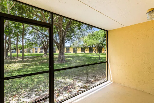 Residence photo 20